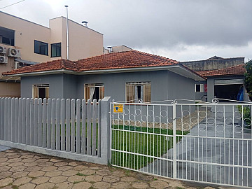 Casa com Edicula